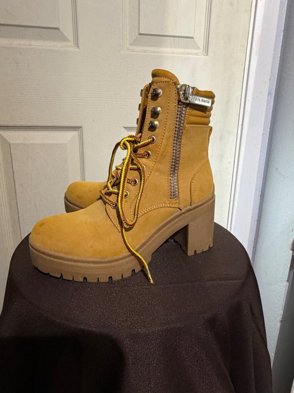 Nine West Tan Lace Up Combat Boots Chunky Heel Lug Sole 6M